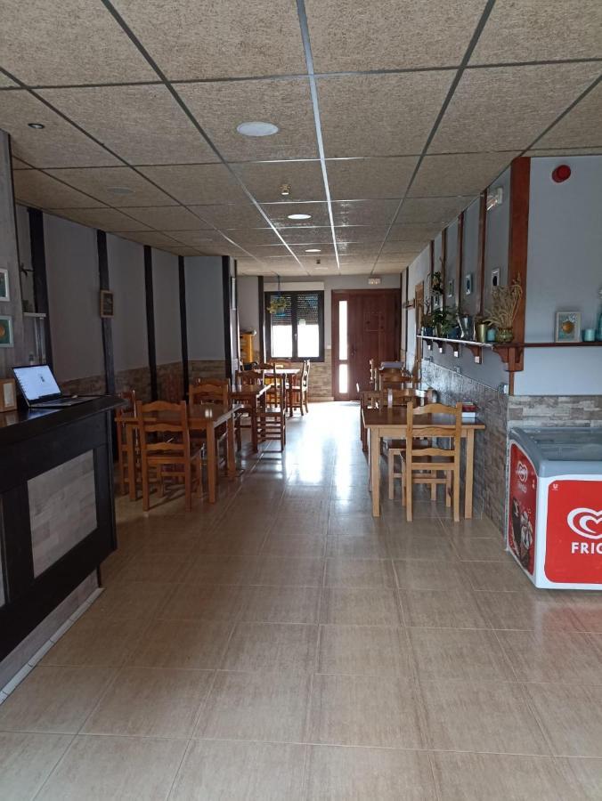 Taberna Albergue Municipal De Ages Bagian luar foto